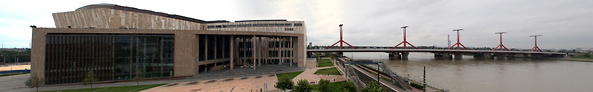 Budapest, Nemzeti Színház és a Lágymányosi híd (2005)